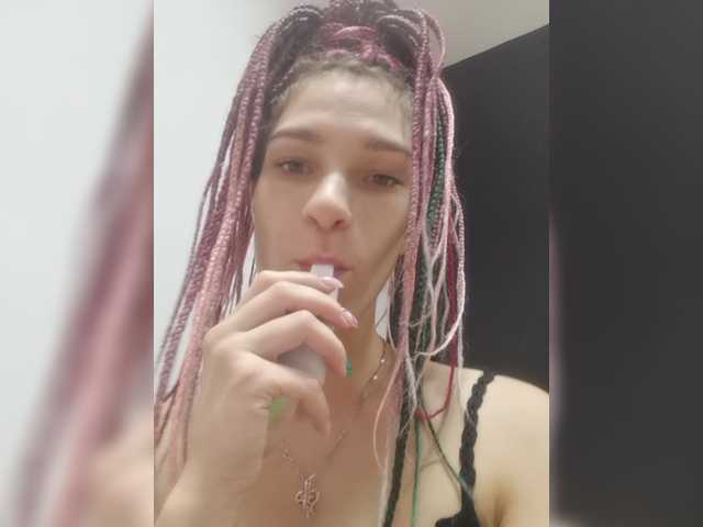 Εκπομπές οθόνης TreshGirls