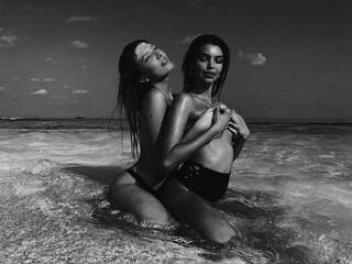 Ερωτική συνομιλία μέσω βίντεο twogirls3