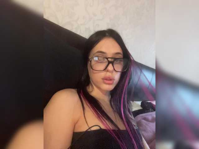 Εκπομπές οθόνης ursweetwaifu1