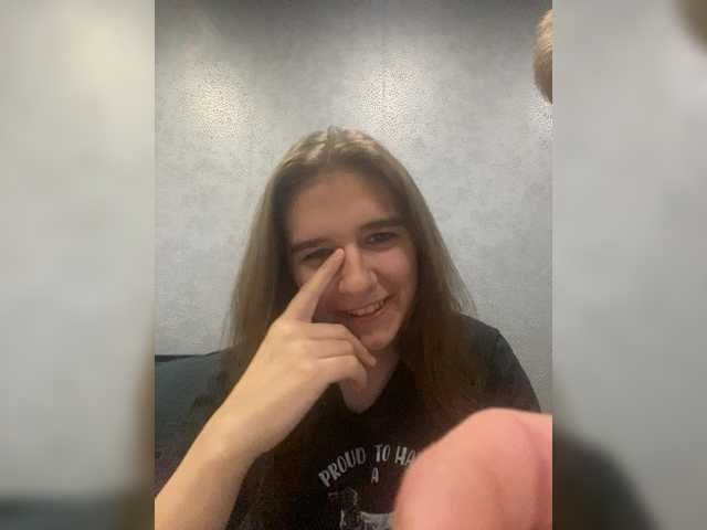 Εκπομπές οθόνης VikaNova24