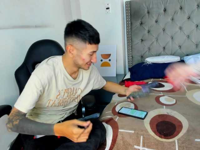 Εκπομπές οθόνης WaynenMilu