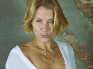 Ερωτική συνομιλία μέσω βίντεο xcyola