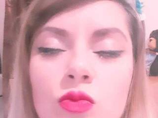 Ερωτική συνομιλία μέσω βίντεο XLiaXxx