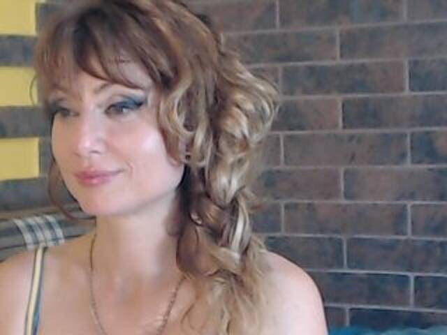 Εκπομπές οθόνης RrredQueen