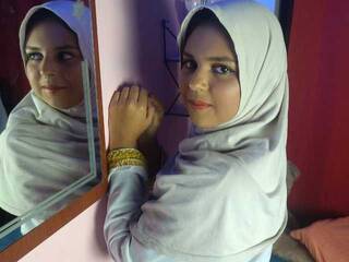 Ερωτική συνομιλία μέσω βίντεο YaminaIssawi