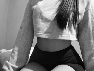 Ερωτική συνομιλία μέσω βίντεο yesenya