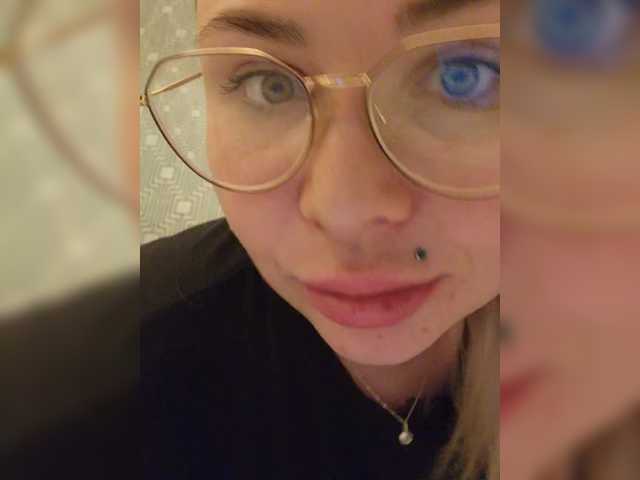 Εκπομπές οθόνης YourFunnyBlondiee