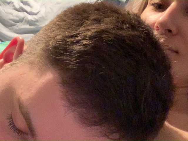 Εκπομπές οθόνης YourMistressa