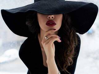 Ερωτική συνομιλία μέσω βίντεο YourNewLove