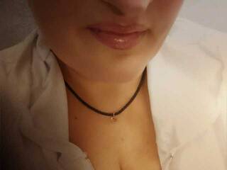 Ερωτική συνομιλία μέσω βίντεο YXTEXA50a