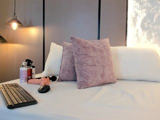 Ερωτική συνομιλία μέσω βίντεο zoee-zi